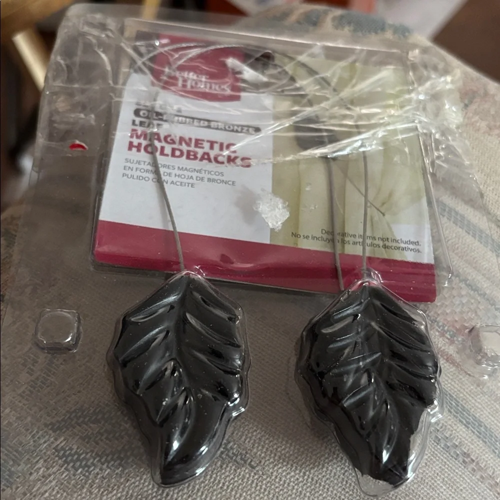 Leaf Design Magnetic Holdbacks